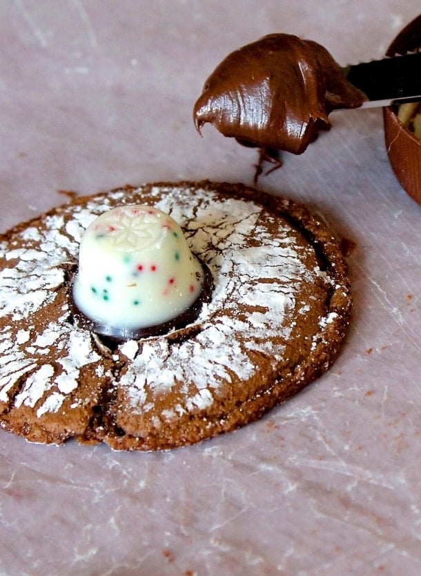 Flourless Peppermint Chocolate Blossoms | 6 ingredient cookies