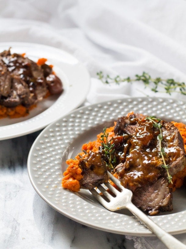 https://heartbeetkitchen.com/foodblog/wp-content/uploads/2015/03/One-Pot-Braised-Beef-with-Carrot-Mash-6-e1426543890844.jpg