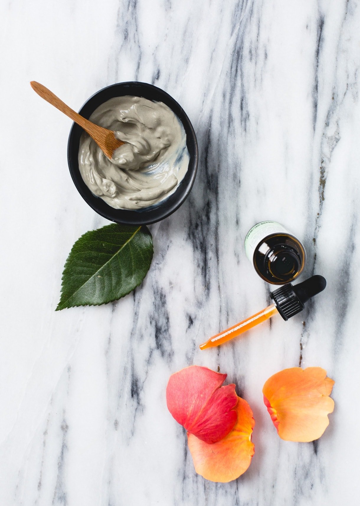 Moisturizing DIY Clay Mask with rosehip oil