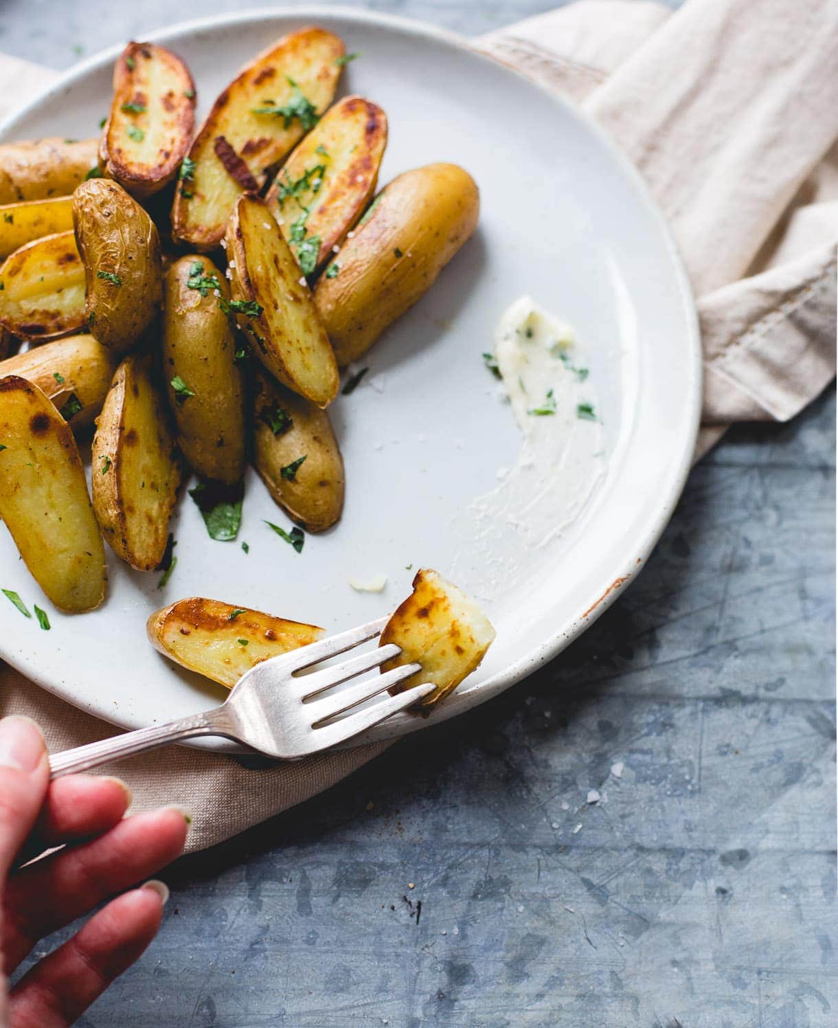 Crispy Garlic Butter Fingerling Potatoes {gluten-free}