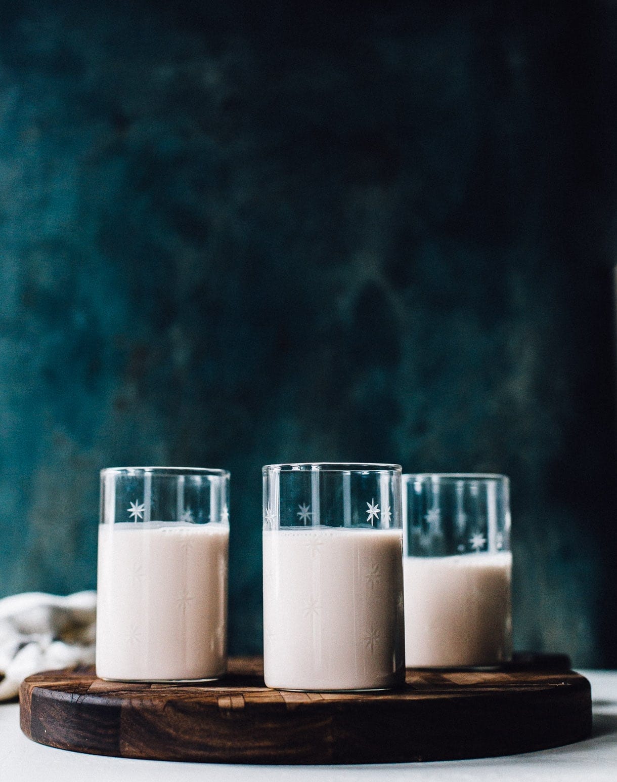 HOW TO MAKE HOMEMADE NUT MILK WITH STEP-BY-STEP PHOTOS {plus a recipe for almond pecan milk}