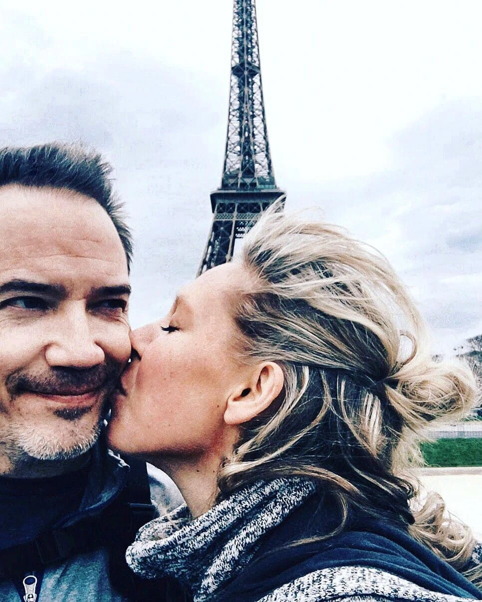 Kissing at the Eiffel Tower