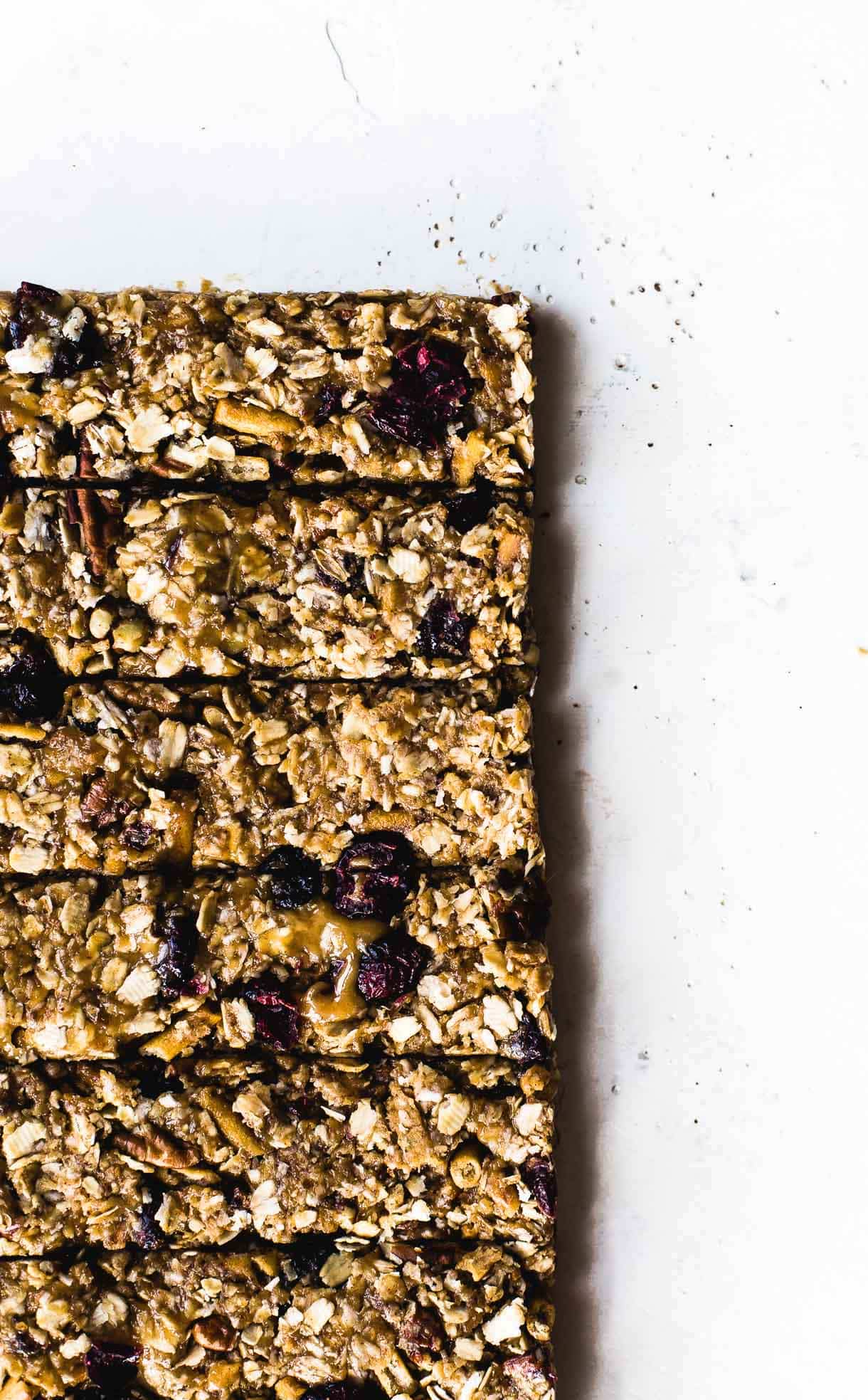 Really Chewy No-Bake Peanut Butter Granola Bars {made with brown rice syrup & honey, gluten-free, easy to make} #chewygranolabars