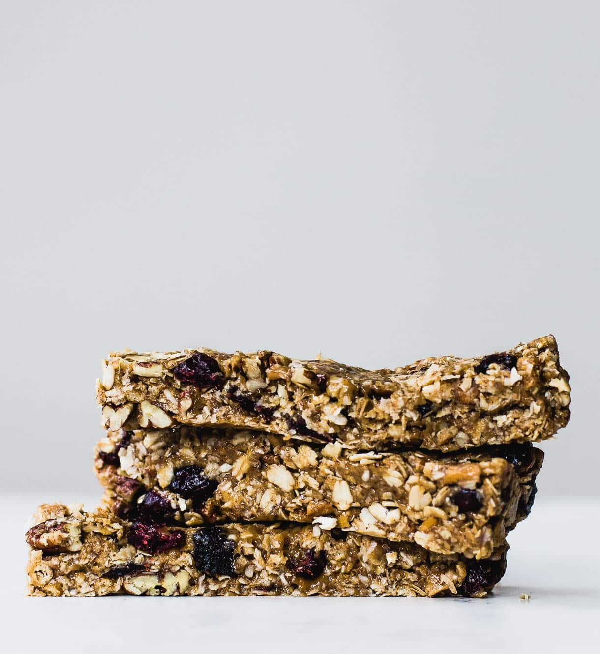 Really Chewy No-Bake Peanut Butter Granola Bars {made with brown rice syrup & honey, gluten-free, easy to make} #chewygranolabars