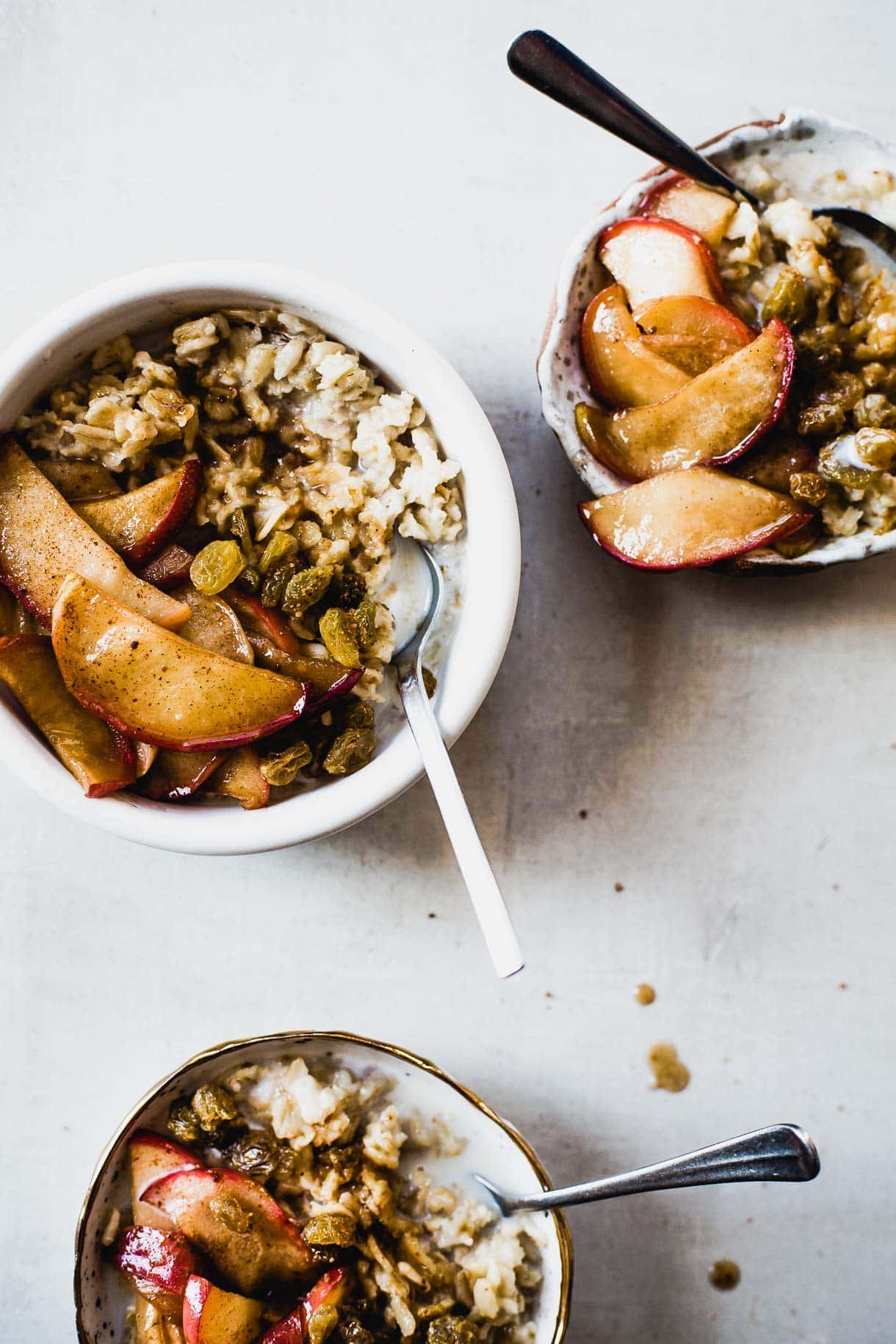 Coconut Sugar Oatmeal with Caramelized Apples