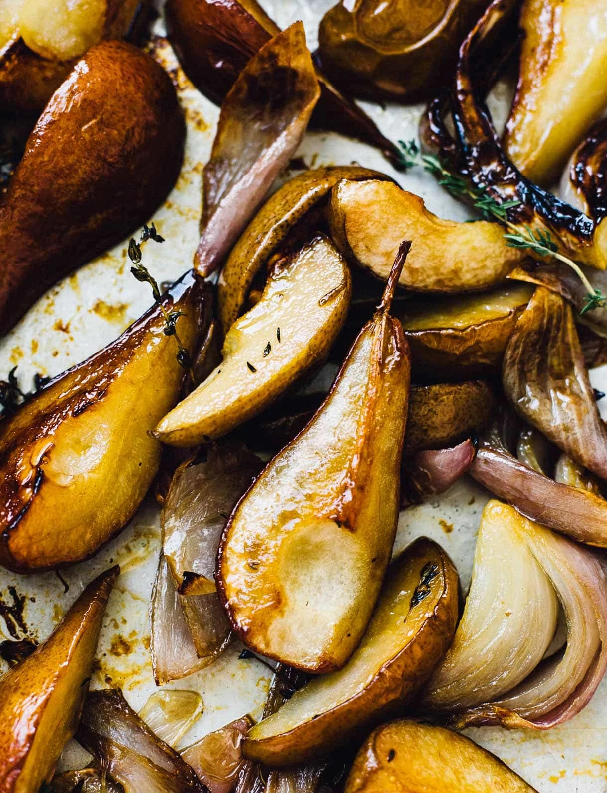 baked pears with red onions