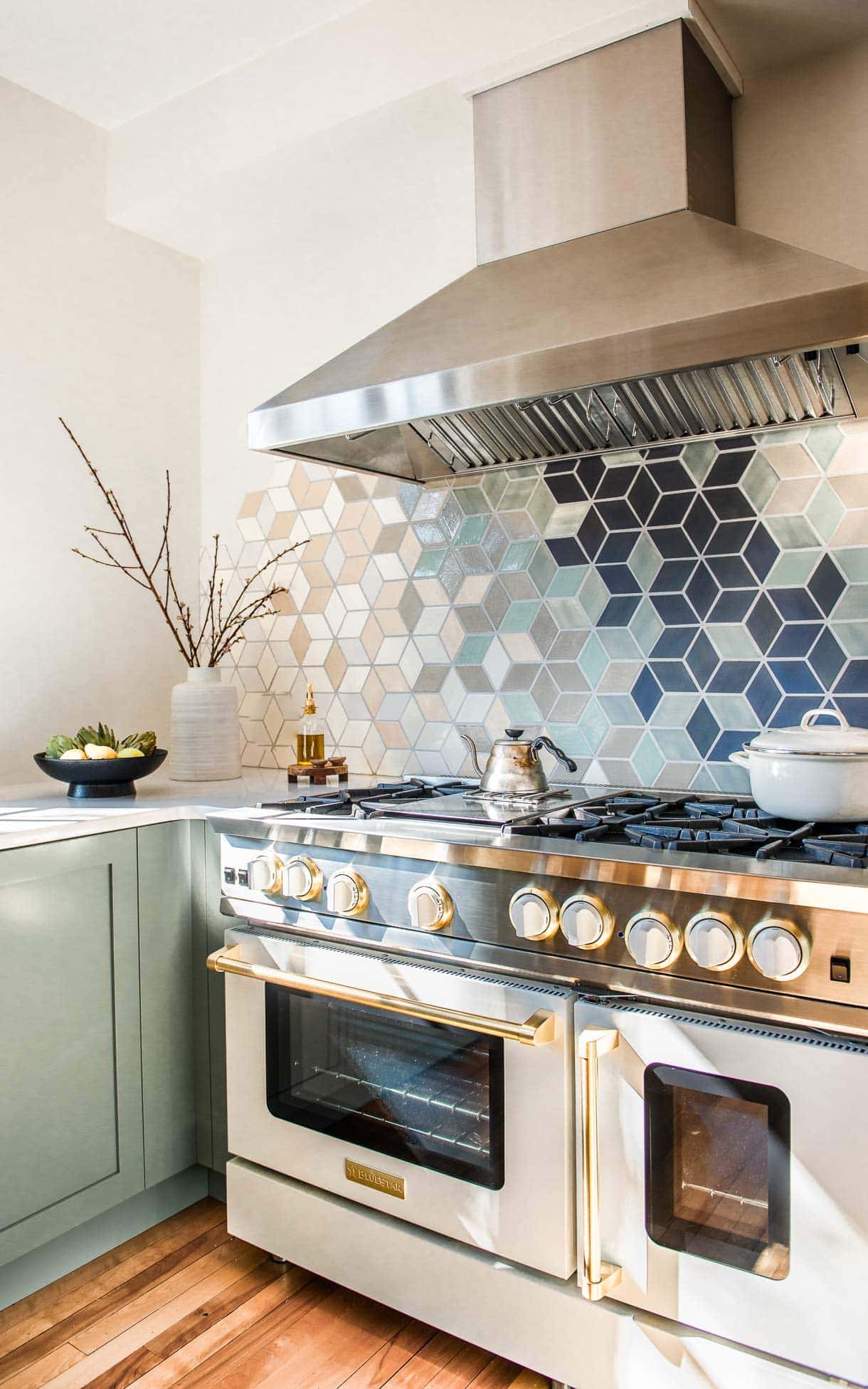 modern u-shaped kitchen with white walls, frameless window, open shelving